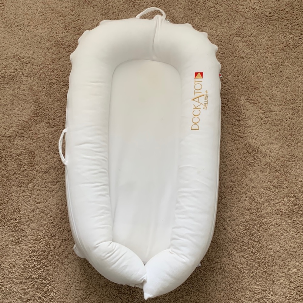 Dock A Tot Deluxe+ with White Cover